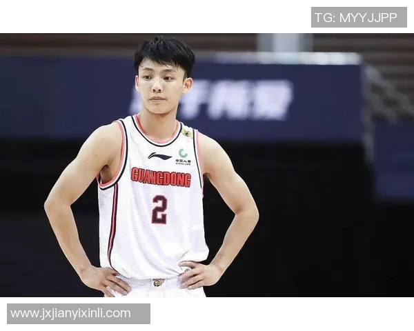 徐杰幽默回应搓澡防守称胡明轩肤色白皙是因为被我搓的